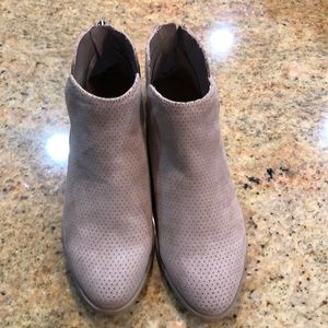 Dolcetta booties size 6